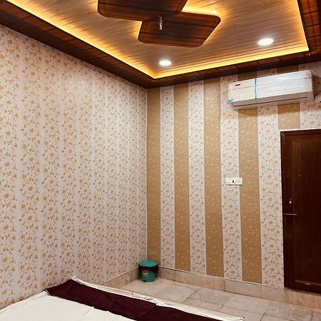 Hotel Raju Homestay Ayodhya 150 Meters From Shree Ram Janmbhoomi Temple 200 Meters From Ayodhya Dham Railway Station Экстерьер фото