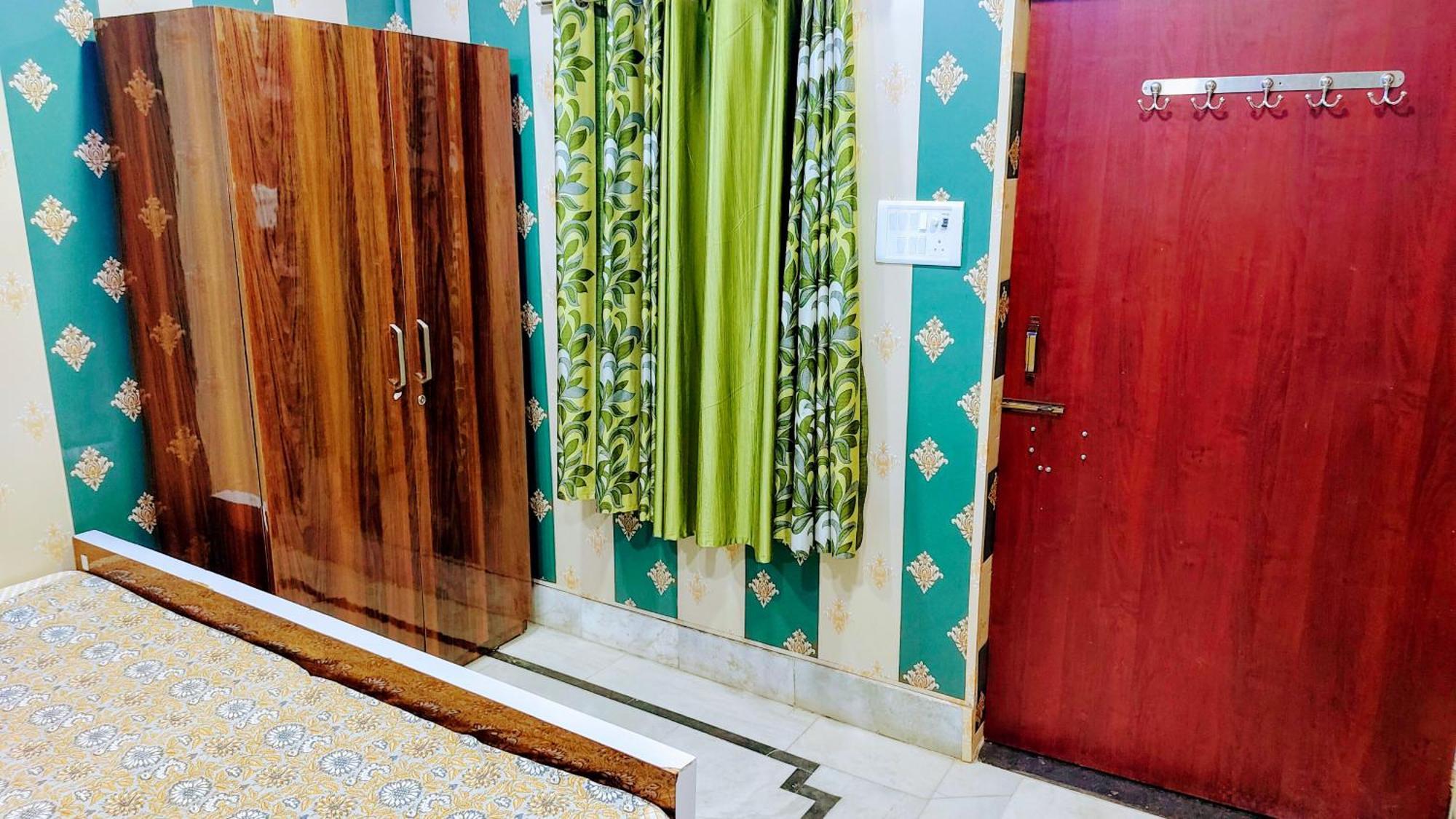 Hotel Raju Homestay Ayodhya 150 Meters From Shree Ram Janmbhoomi Temple 200 Meters From Ayodhya Dham Railway Station Экстерьер фото
