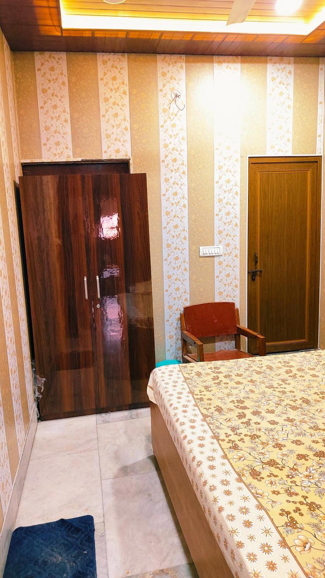 Hotel Raju Homestay Ayodhya 150 Meters From Shree Ram Janmbhoomi Temple 200 Meters From Ayodhya Dham Railway Station Экстерьер фото