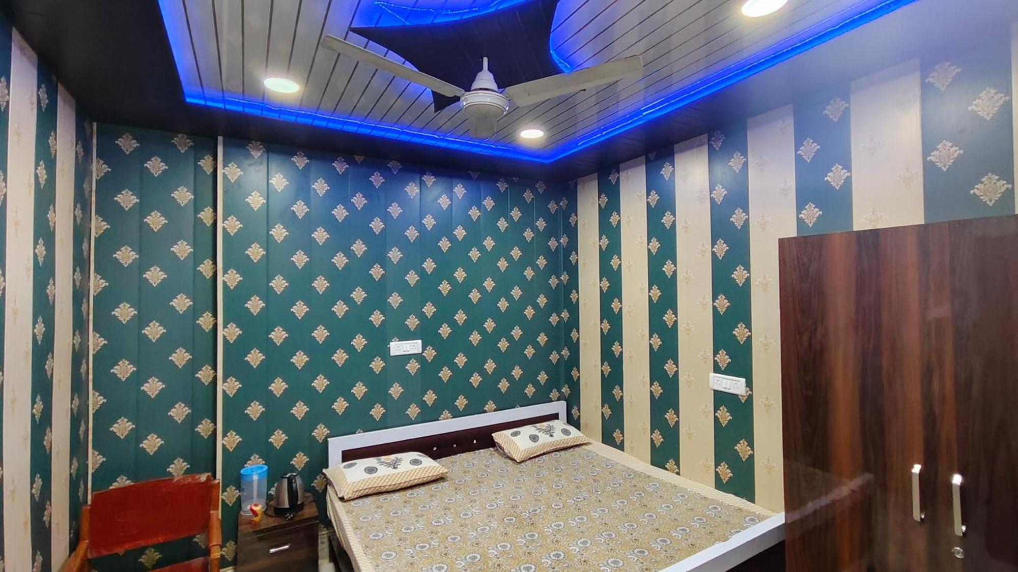 Hotel Raju Homestay Ayodhya 150 Meters From Shree Ram Janmbhoomi Temple 200 Meters From Ayodhya Dham Railway Station Экстерьер фото